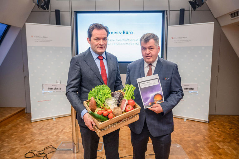 Foto-Fairnessbu╠êro_Credit_BML_ReneHemerka-Kopie.jpg © BML_ReneHemerka Foto-Fairnessbu╠êro_Credit_BML_ReneHemerka-Kopie.jpg © BML_ReneHemerka