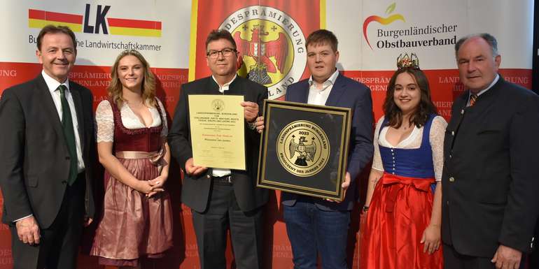 Landesprämierung Produzent des Jahres Fam Habeler.jpg Landesprämierung Produzent des Jahres Fam Habeler.jpg
