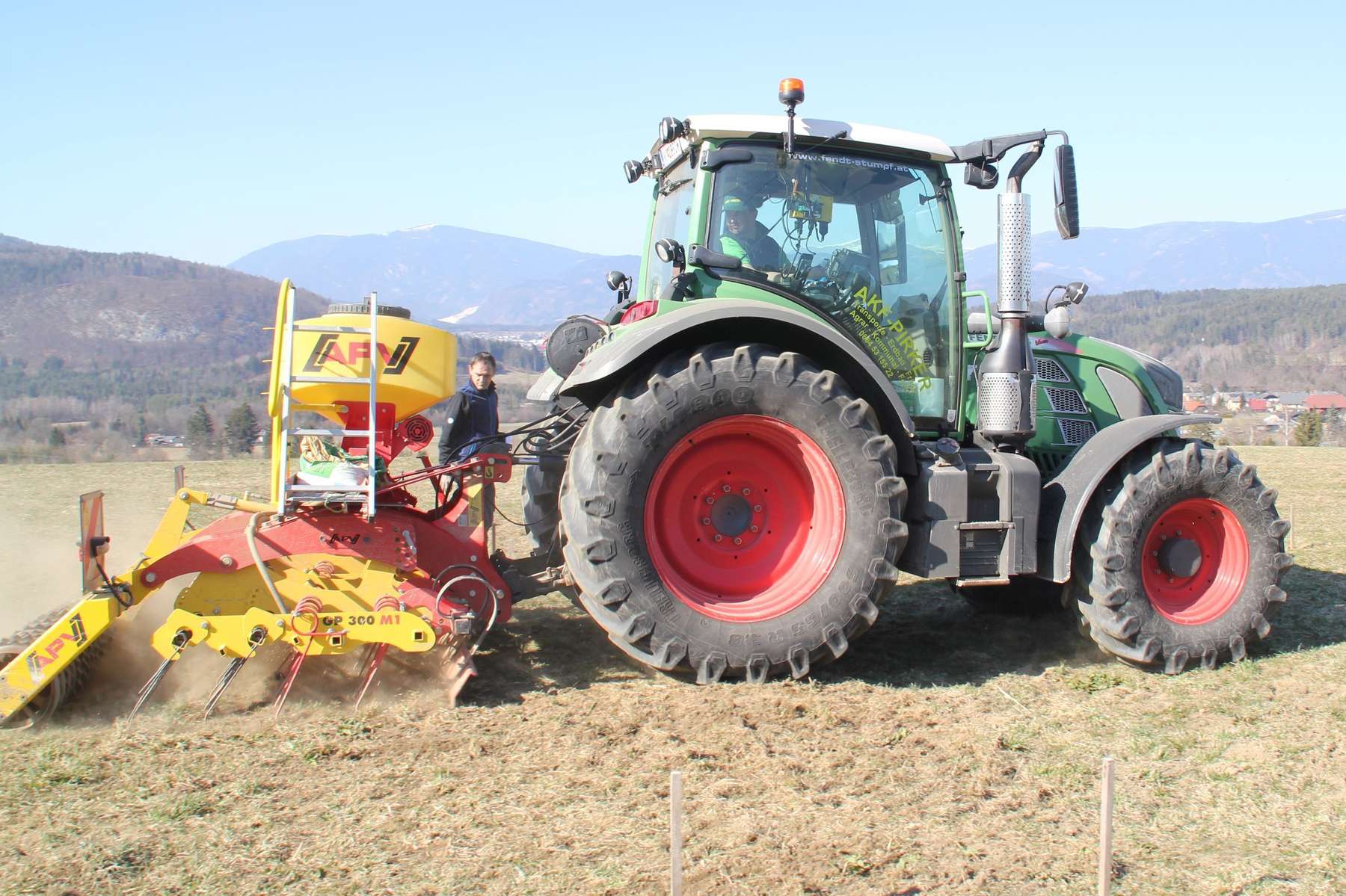 Grünlandstriegeln.jpg © Egger Grünlandstriegeln.jpg © Egger