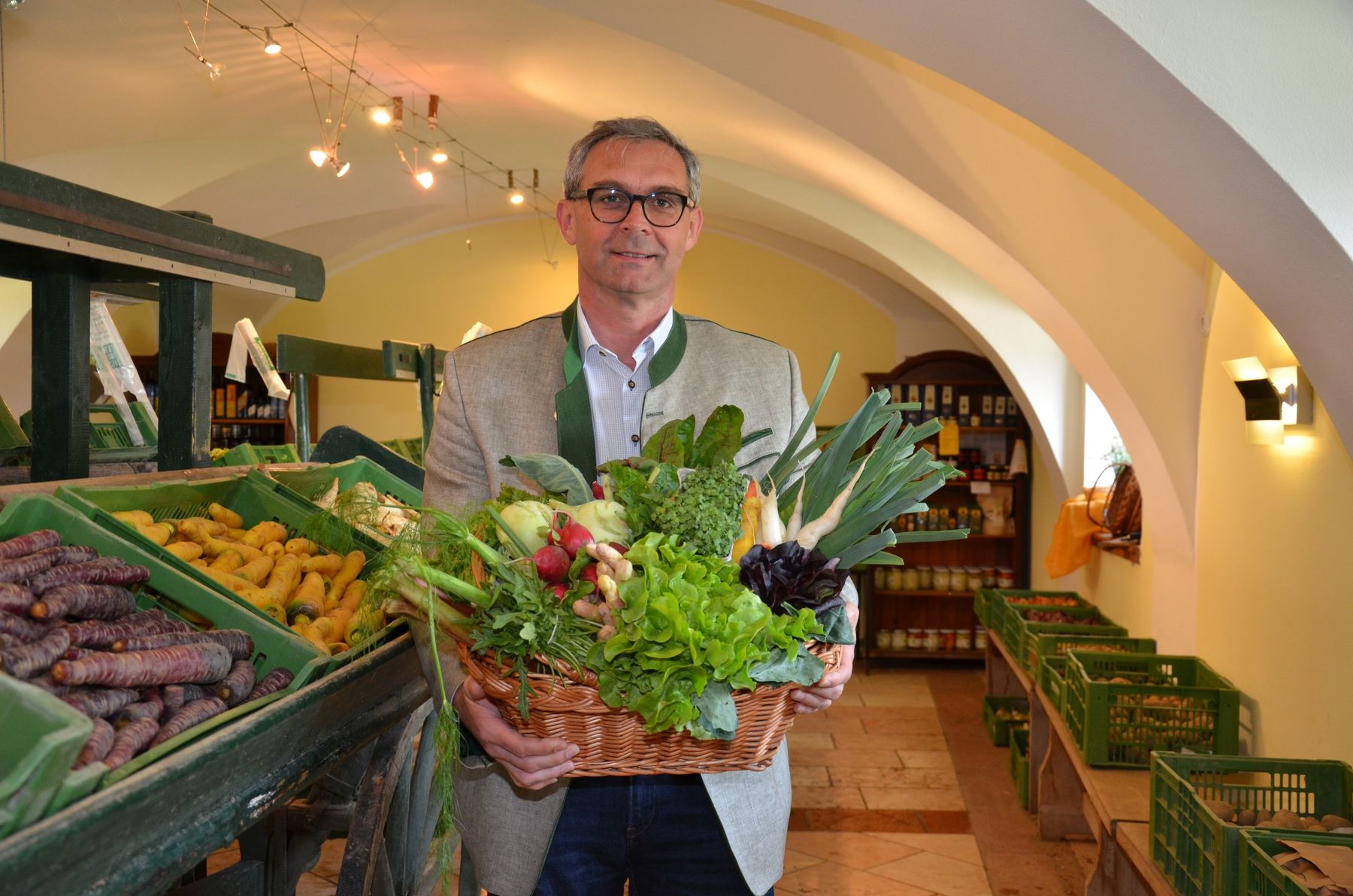 Präsident_mit_Gemüse1_LK_OÖ.jpg © LK OÖ Präsident_mit_Gemüse1_LK_OÖ.jpg © LK OÖ