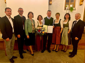 LK OÖ ÖR-Feier Johann Schwarz Gruppenfoto mit Präsident BBK FR PE Lehner b.jpg LK OÖ ÖR-Feier Johann Schwarz Gruppenfoto mit Präsident BBK FR PE Lehner b.jpg