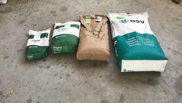 Saatgutauslieferung an die BIO-Landwirte für die Untersaatenversuche bei Ackerbohne, Sonnenblume und Sojabohne