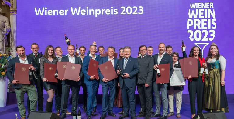 Gruppenfoto Wiener Weinpreis 2023.jpg © AndreasTischler Gruppenfoto Wiener Weinpreis 2023.jpg © AndreasTischler
