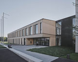 Das Schulgebäude der HTL Retz punktet seit kurzem mit Holz. © Archiv