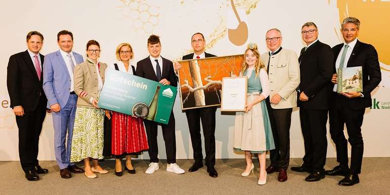 Foto 2 Weingut des Jahres 2023.jpg Foto 2 Weingut des Jahres 2023.jpg