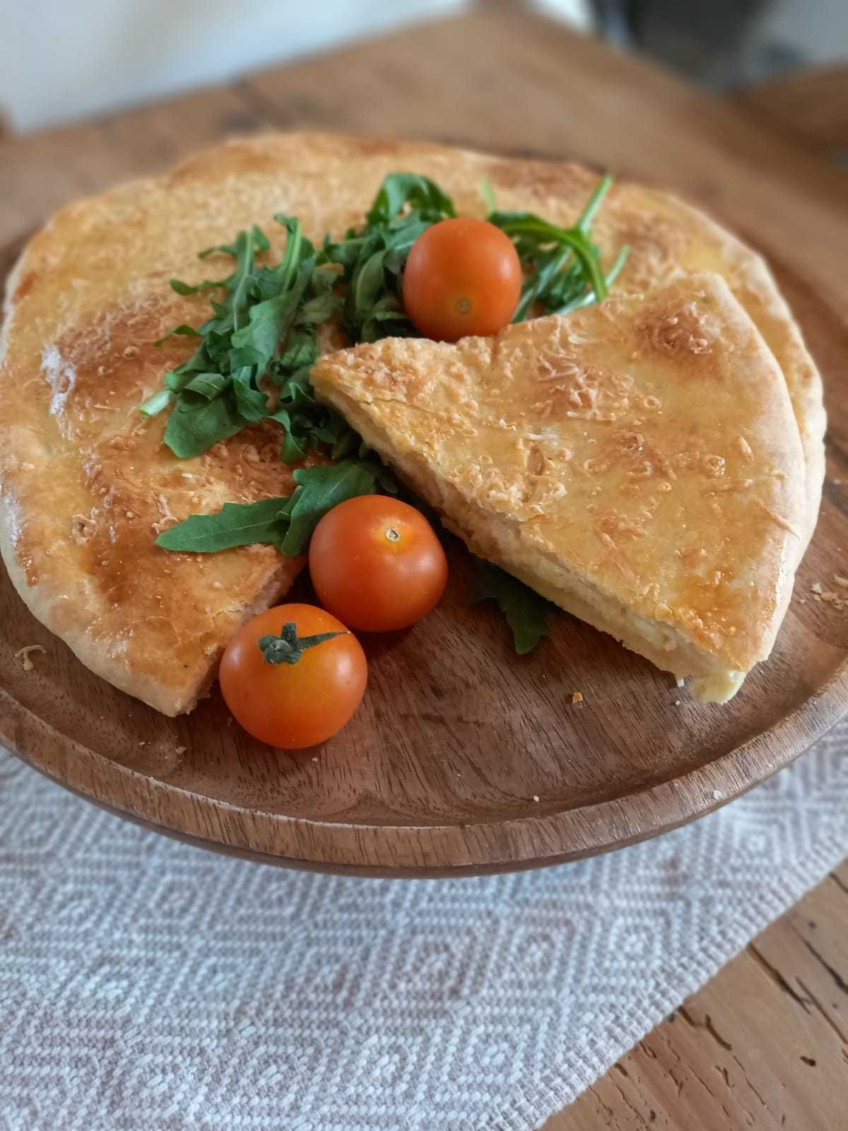 Fladenbrot mit Mozarella-Kräuterfüllung.jpg © Huber Fladenbrot mit Mozarella-Kräuterfüllung.jpg © Huber