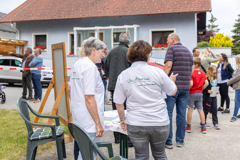 Eröffnung der AckerkulTOUR 2023 © Die Bäuerinnen im Gebiet Schwechat Eröffnung der AckerkulTOUR 2023 © Die Bäuerinnen im Gebiet Schwechat