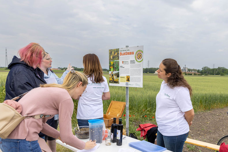 Eröffnung der AckerkulTOUR 2023 © Die Bäuerinnen im Gebiet Schwechat Eröffnung der AckerkulTOUR 2023 © Die Bäuerinnen im Gebiet Schwechat