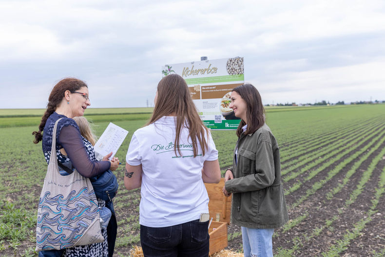 Eröffnung der AckerkulTOUR 2023 © Die Bäuerinnen im Gebiet Schwechat Eröffnung der AckerkulTOUR 2023 © Die Bäuerinnen im Gebiet Schwechat