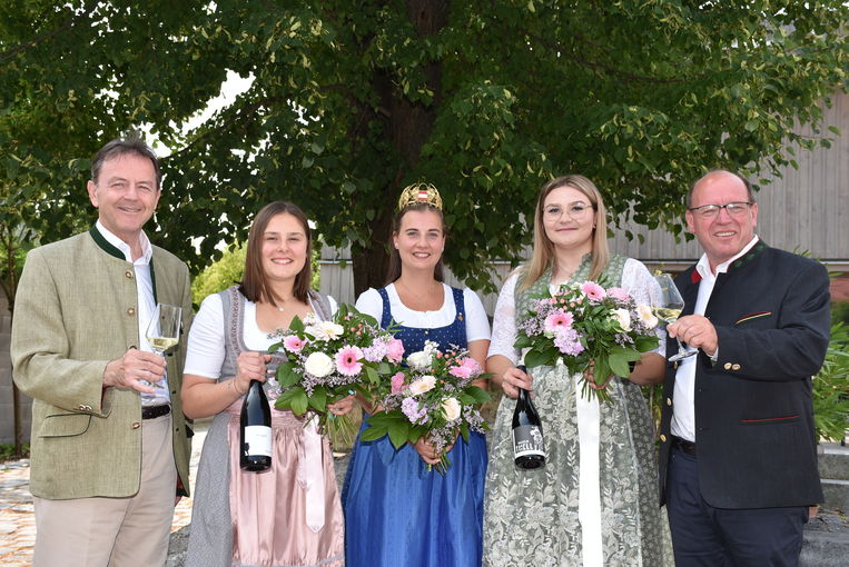 Berlakovich, Hannah Wetschka, Susanne I., Sophie Smoley, Liegenfeld.jpg