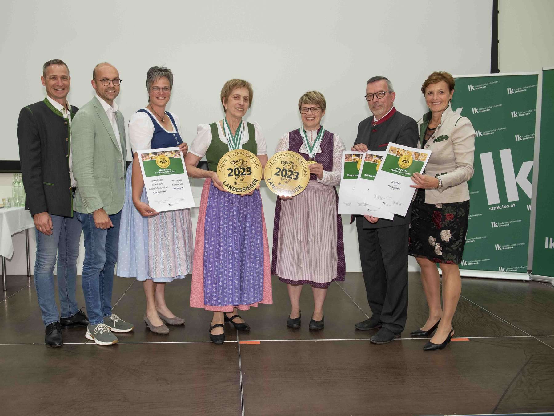 Steirische Spezialitätenprämierung - Doppellandessieger: Annemarie u. Rosina Grabin © LK Stmk/Franz Suppan
