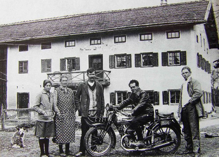 Jägerstätter Motorrad.jpg © Archiv