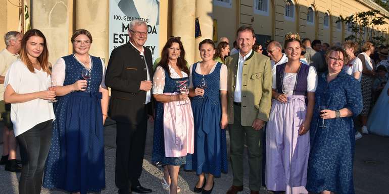 Eröffnung Wein-und Genusstage_dirndl.jpg © Tesch-Wessely/LK Burgenland Eröffnung Wein-und Genusstage_dirndl.jpg © Tesch-Wessely/LK Burgenland