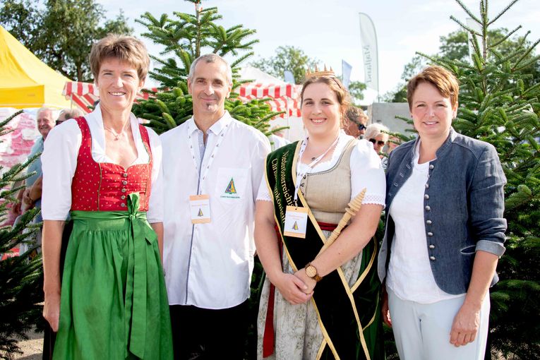 Gruppenbild_Christbaummesse_Ehrengäste.jpg © Eva Lechner/weihnachtsbaum.at