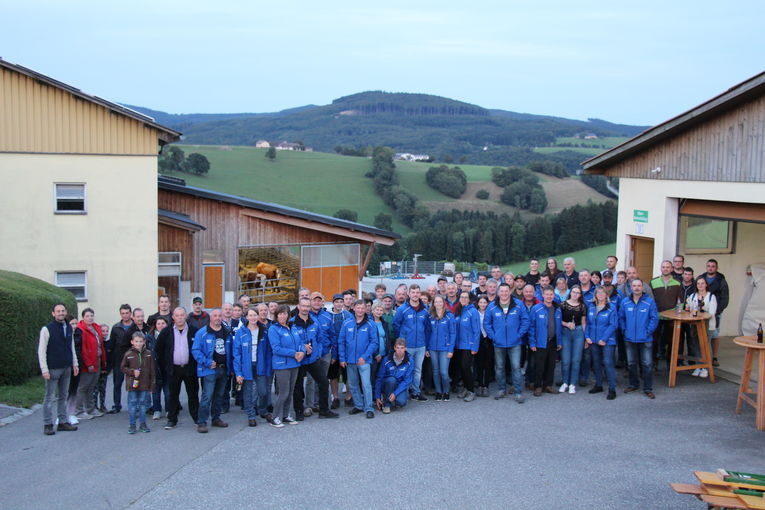 Gruppenfoto Stallabend RZV Persenbeug.jpg