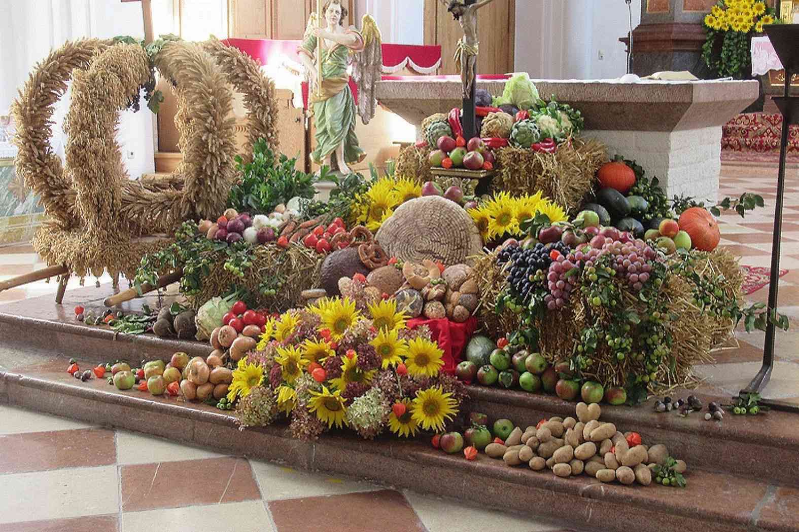 Erntedank Altar.jpg © Standl Erntedank Altar.jpg © Standl