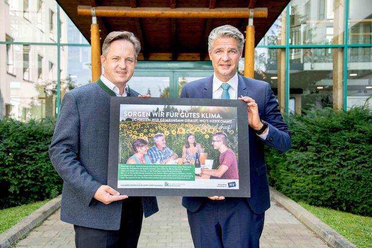 LK NÖ- Präsident Johannes Schmuckenschlager und NV Generaldirektor Stefan Jauk präsentieren die neue Herbstkampagne. © Eva Lechner/LK Niederösterreich