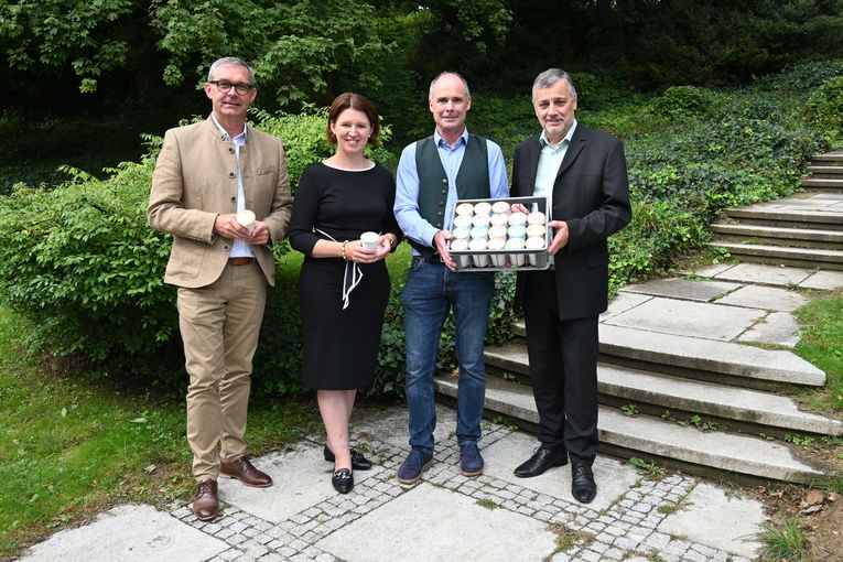Waldenberger_LangerWeninger_Hannes Strobl_Alfred Klampfer__LK OÖ_Stollmayer.jpg © Landwirtschaftskammer Oberösterreich Waldenberger_LangerWeninger_Hannes Strobl_Alfred Klampfer__LK OÖ_Stollmayer.jpg © Landwirtschaftskammer Oberösterreich