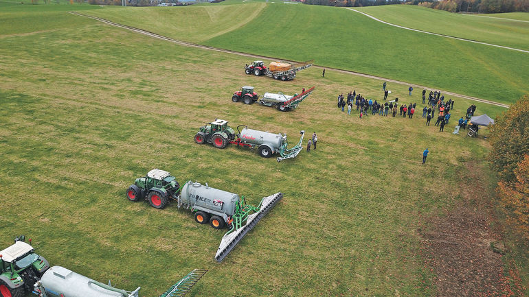 Bodennahe Gülleausbringung im direkten Vergleich.jpg Bodennahe Gülleausbringung im direkten Vergleich.jpg