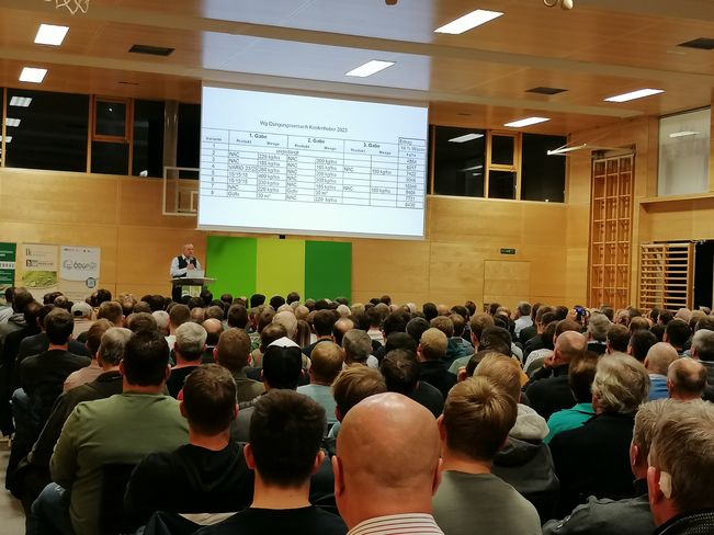 Bei den Ackerbautagen gab es wieder eine große Anzahl an interessierten Landwirtinnen und Landwirten.jpg Bei den Ackerbautagen gab es wieder eine große Anzahl an interessierten Landwirtinnen und Landwirten.jpg