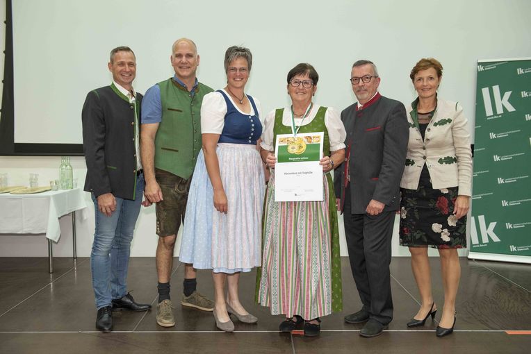 Landessiegerin Margarethe Loibner mit ihren Gratulaten © Franz Suppan