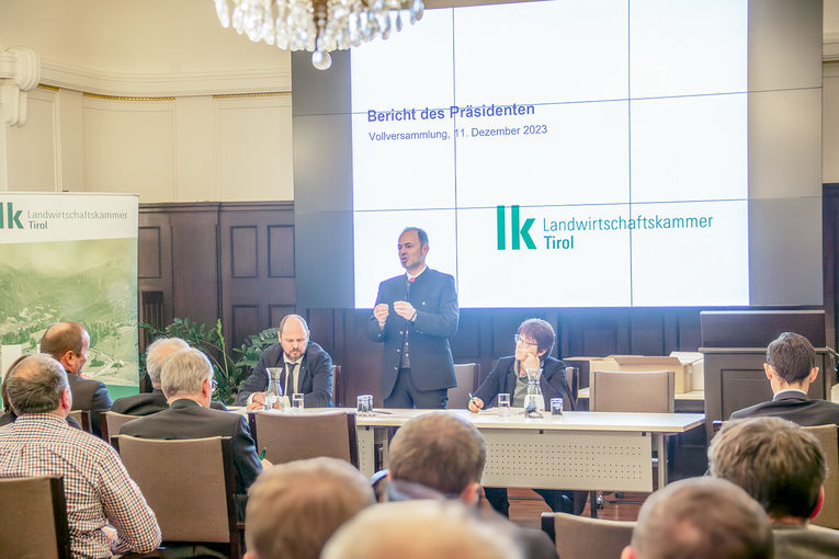 Vollversammlung_Bericht_Praesident.jpg © LK Tirol Vollversammlung_Bericht_Praesident.jpg © LK Tirol