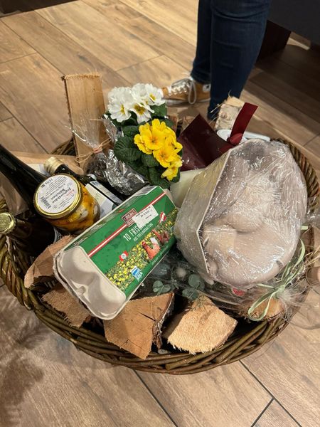 Geschenkskorb.jpg Geschenkskorb.jpg