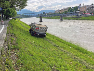 Böschungmähen.jpg © LK Sbg./Dürnberger Böschungmähen.jpg © LK Sbg./Dürnberger