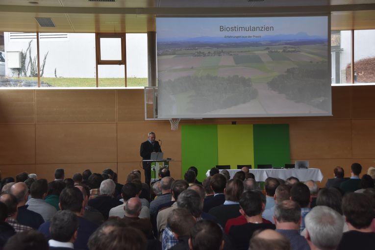 Ca. 350 Besucherinnen und Besucher beim OÖ Landes-Pflanzenschutztag.jpg