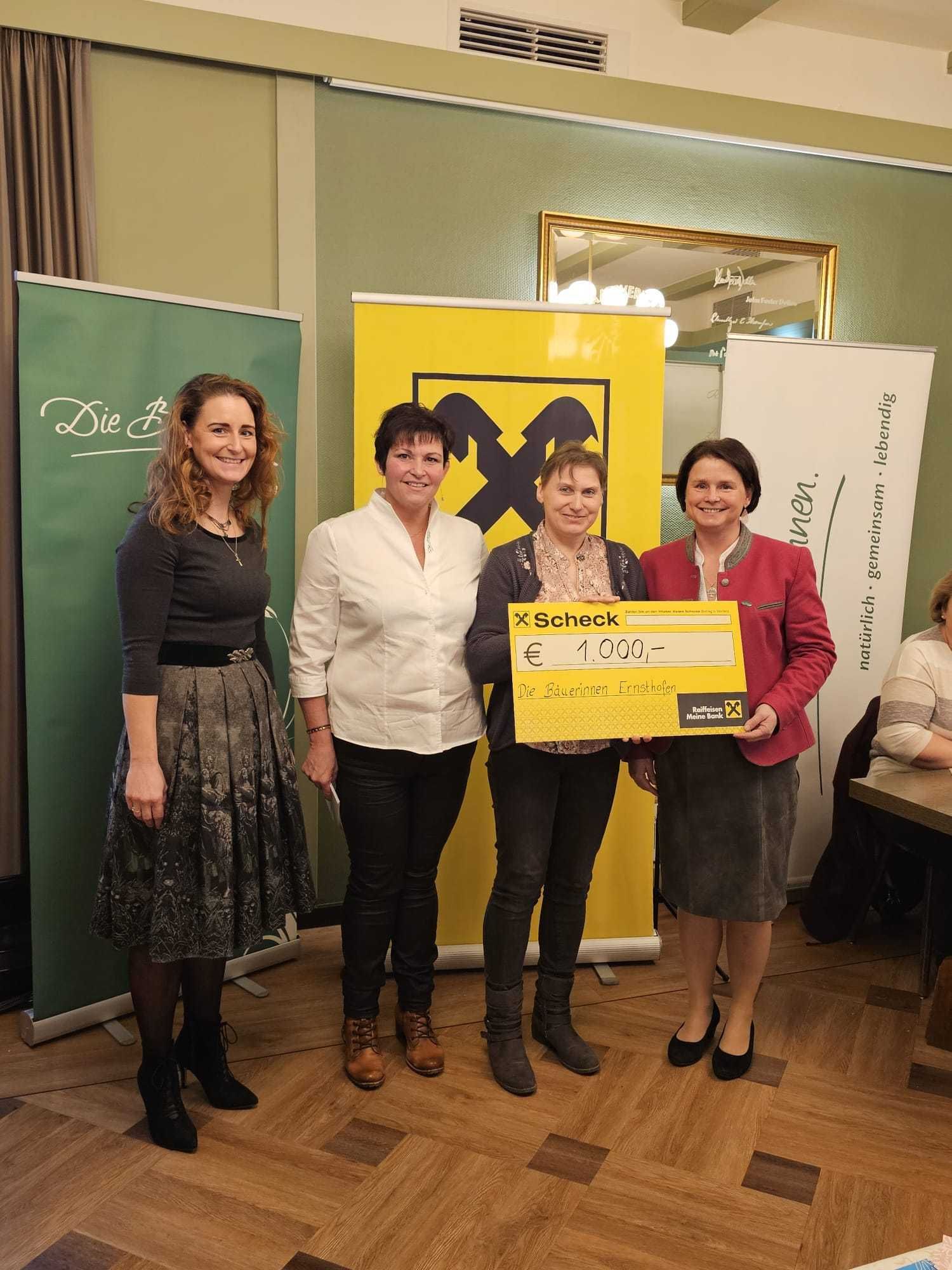 Tag der Bäuerin Gebiet Haag_Spendenübergabe mit Renate Haimberger (002).jpg © DB Gebiet Haag Tag der Bäuerin Gebiet Haag_Spendenübergabe mit Renate Haimberger (002).jpg © DB Gebiet Haag