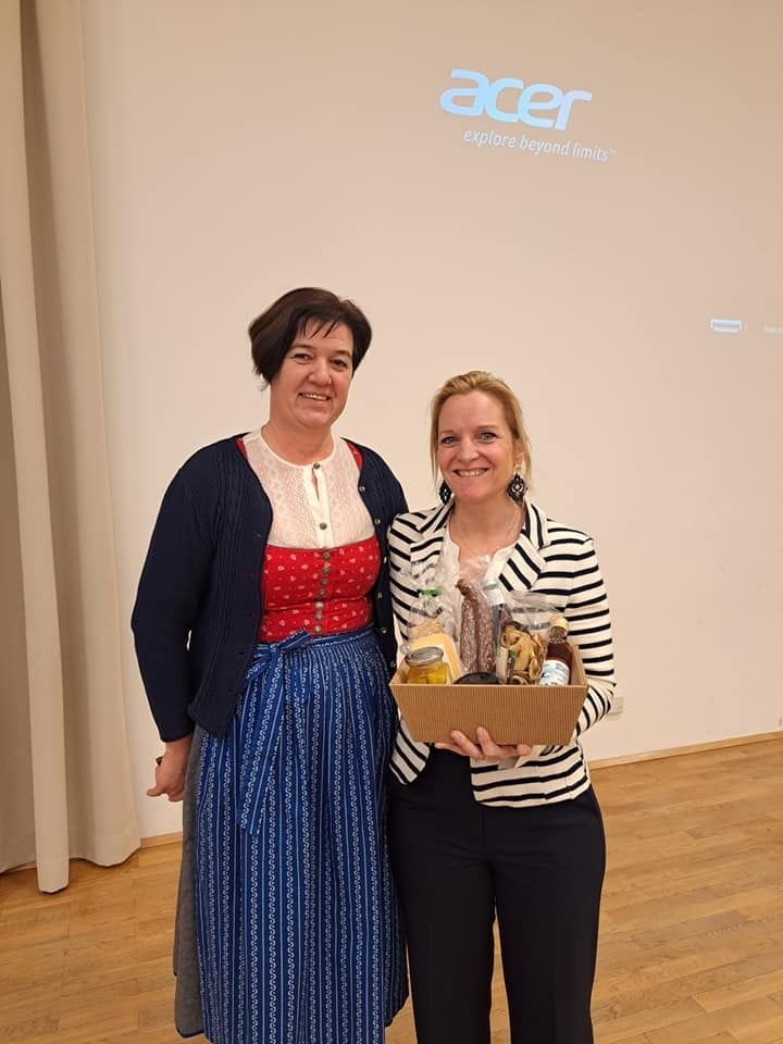 Tag der Bäuerin Gebiet Amstetten_Gebietsbäuerin mit Christine Wunsch.jpg © DB Gebiet Amstetten Tag der Bäuerin Gebiet Amstetten_Gebietsbäuerin mit Christine Wunsch.jpg © DB Gebiet Amstetten