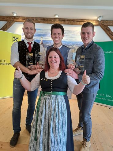 Obfrau mit Landessieger.jpg © Kampitsch/DV-Verband Obfrau mit Landessieger.jpg © Kampitsch/DV-Verband