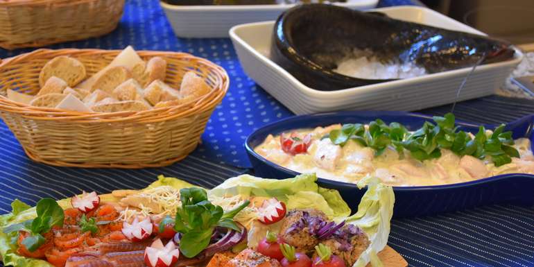 heringsschmaus-fuer-zhaus-(c)kaiser-lk-burgenland.jpg © LK Burgenland heringsschmaus-fuer-zhaus-(c)kaiser-lk-burgenland.jpg © LK Burgenland