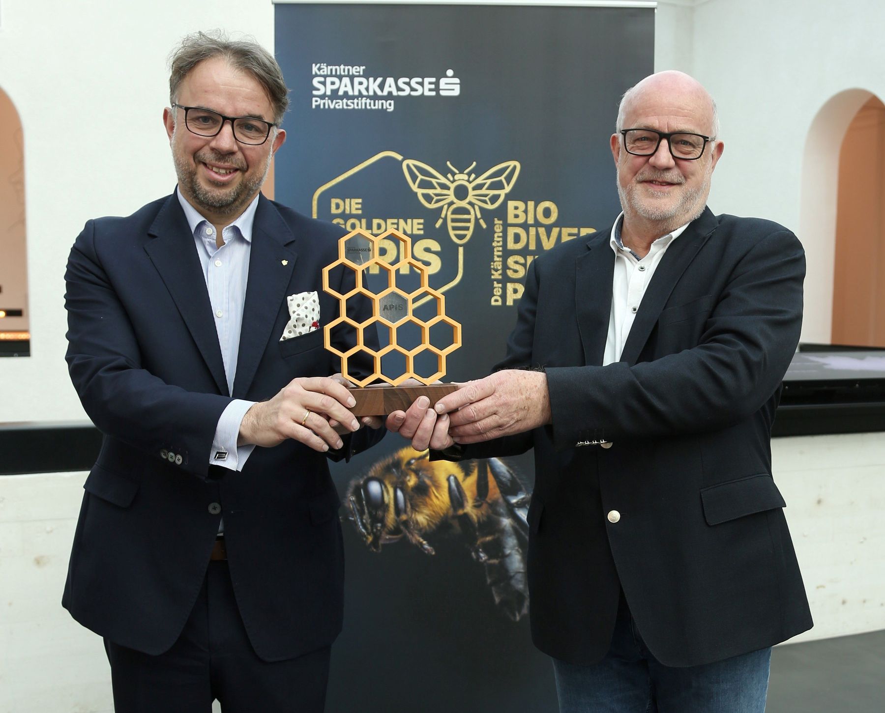 goldene Apis-Biodiversitätspreis.jpg © Hannes Krainz goldene Apis-Biodiversitätspreis.jpg © Hannes Krainz