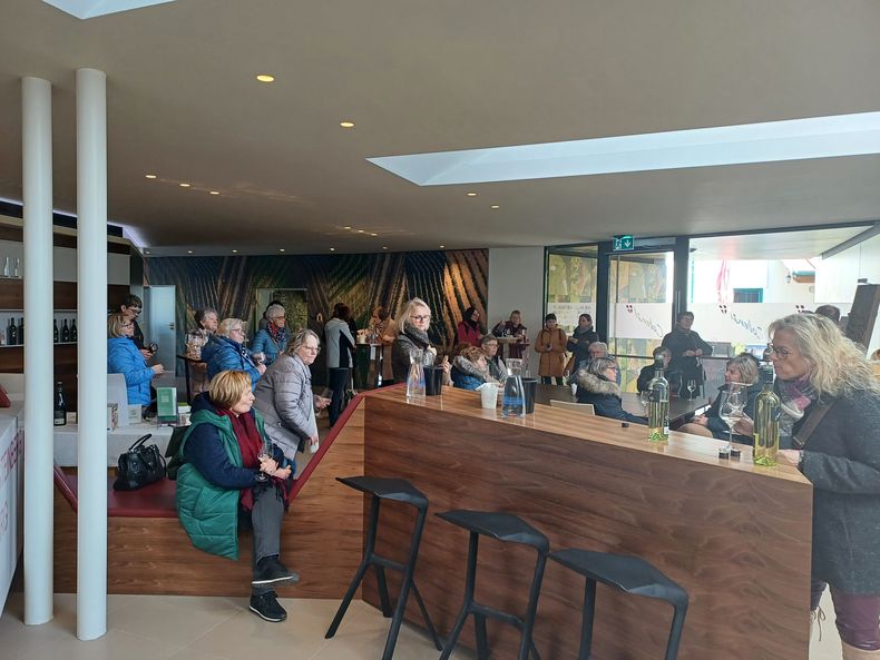 Weinverkostung Weingut Cobenzl.jpg Weinverkostung Weingut Cobenzl.jpg