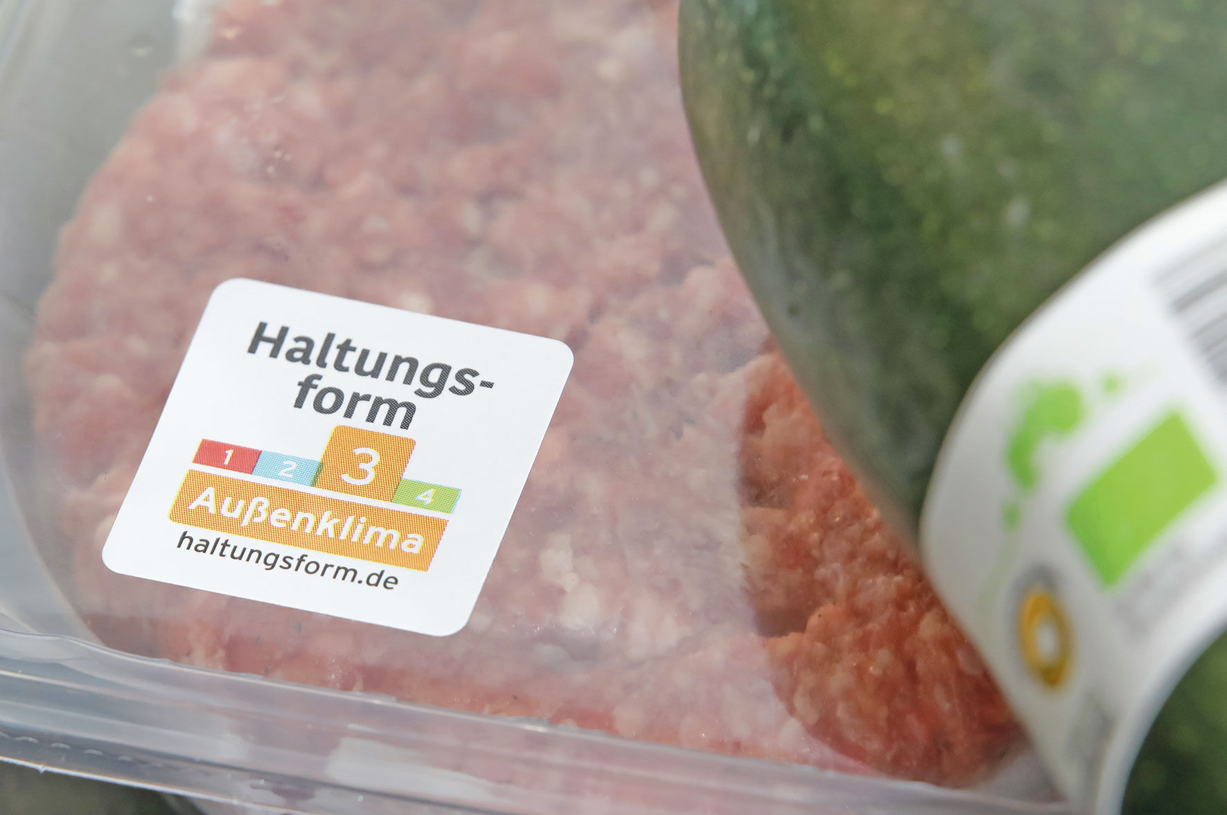 Druck auf niedrige Haltungsformen steigt weiter.jpg © Aldi Süd Druck auf niedrige Haltungsformen steigt weiter.jpg © Aldi Süd