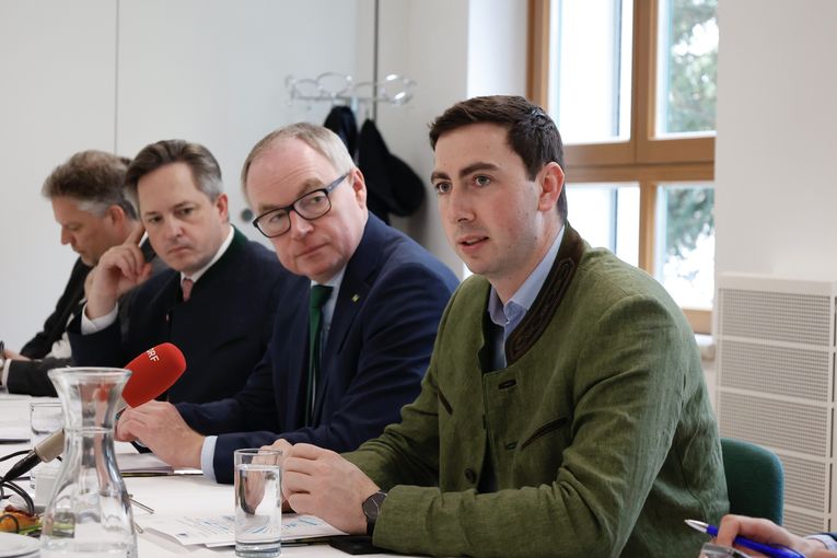 Hintergrundgespräch2(c)NÖBB.jpg © NÖ BB Hintergrundgespräch2(c)NÖBB.jpg © NÖ BB
