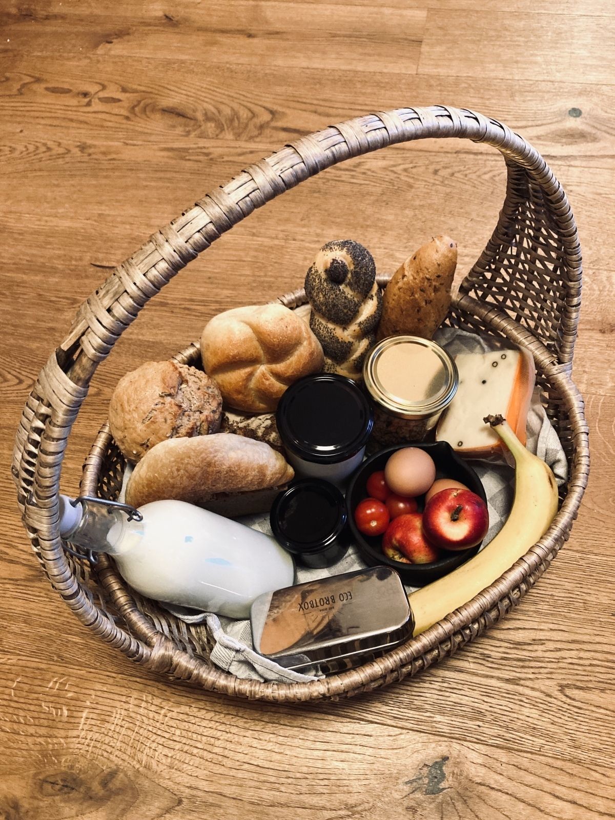 Repo 13_14_Betrieb Kürnsteinerhof_Bild_3_Frühstückskorb__Patrik_Tafner.jpg © Patick Tafner Repo 13_14_Betrieb Kürnsteinerhof_Bild_3_Frühstückskorb__Patrik_Tafner.jpg © Patick Tafner