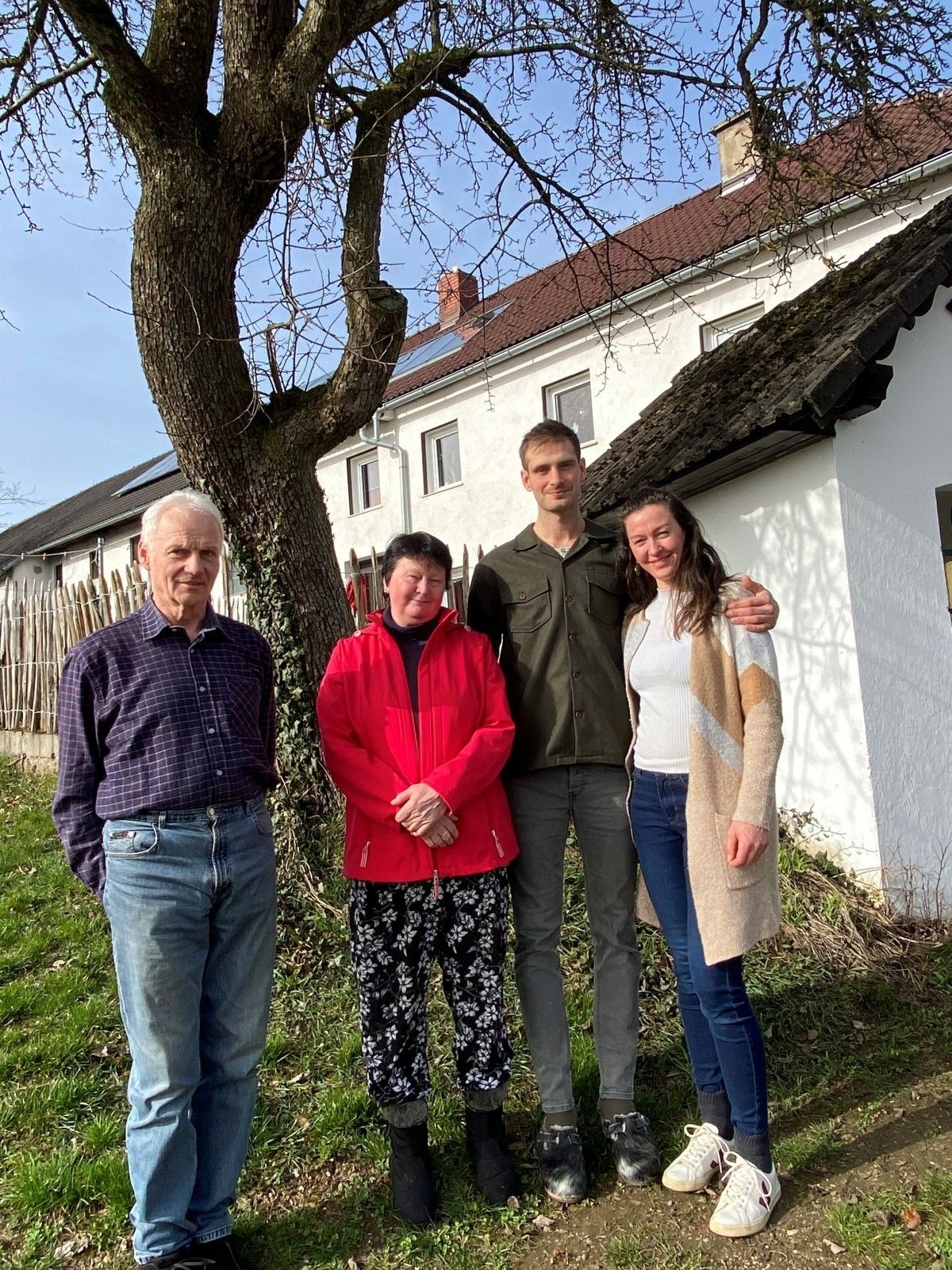 Repo 13_14_Betrieb Kürnsteinerhof_Bild_5_Kürnsteinhof_Alt_und__Jung_Johanna_Stummer.jpg © LK OÖ/Stummer Repo 13_14_Betrieb Kürnsteinerhof_Bild_5_Kürnsteinhof_Alt_und__Jung_Johanna_Stummer.jpg © LK OÖ/Stummer