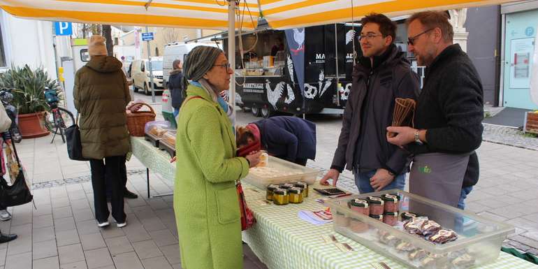 Bauernmarkt Neusiedl.jpg