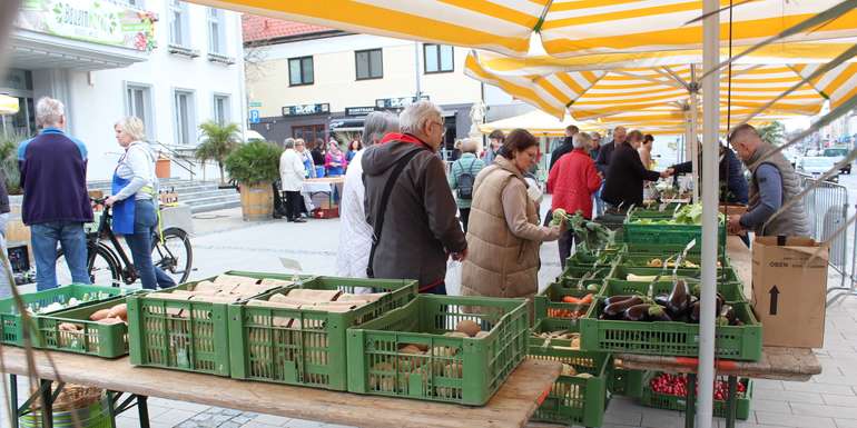 Bauernmarkt Neusiedl.jpg