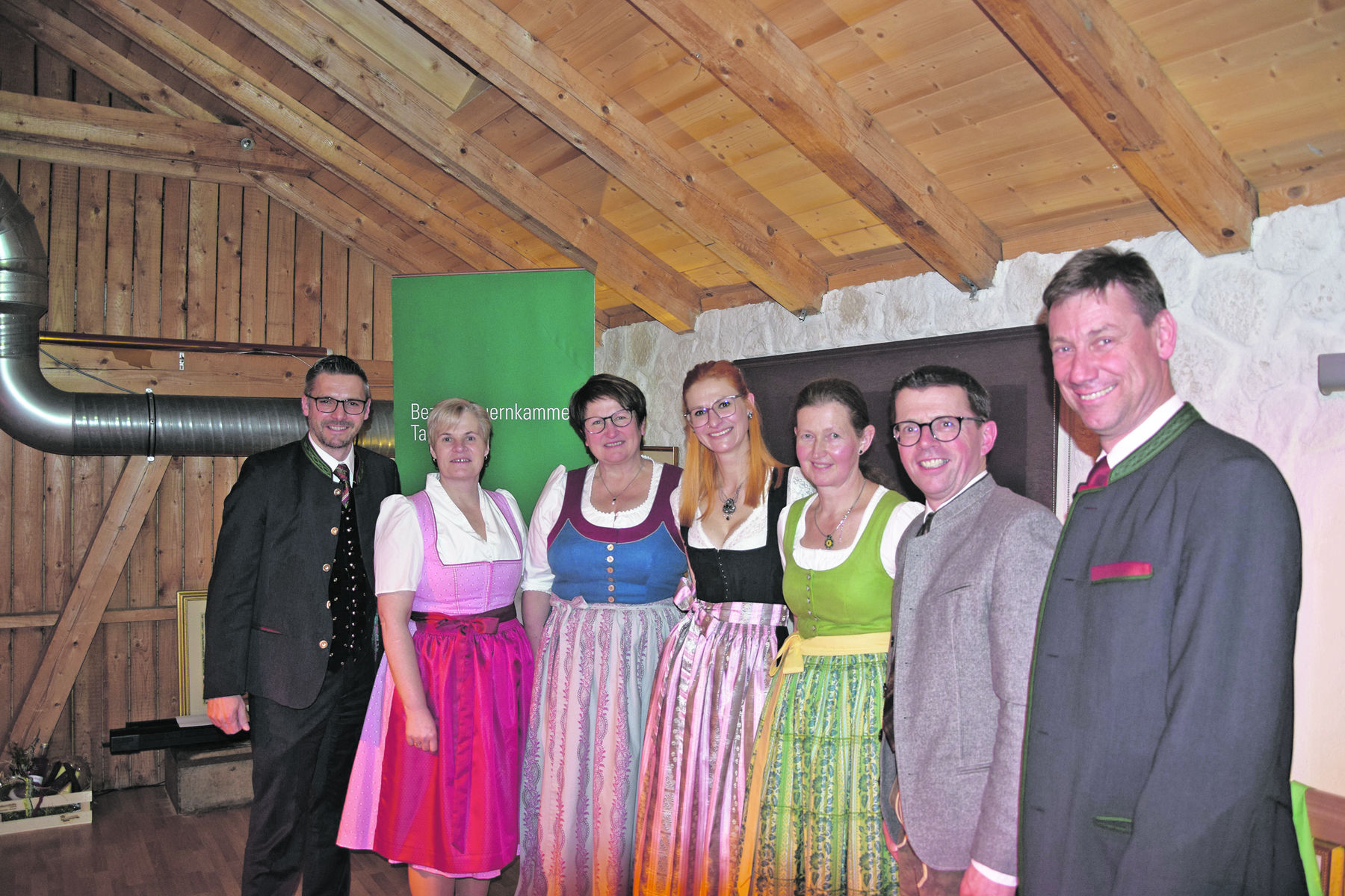 sb13_Bezirksbäuerinnen und Ehrengäste.jpg © Privat sb13_Bezirksbäuerinnen und Ehrengäste.jpg © Privat