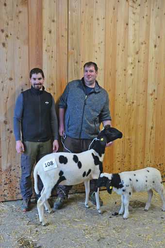 Breites Angebot lockte zahlreiche Käufer nach Maishofen.jpg