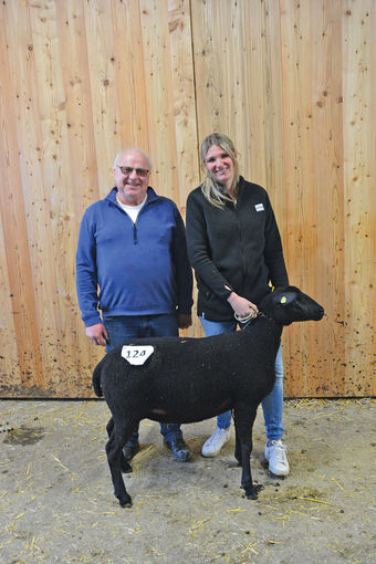 Breites Angebot lockte zahlreiche Käufer nach Maishofen.jpg