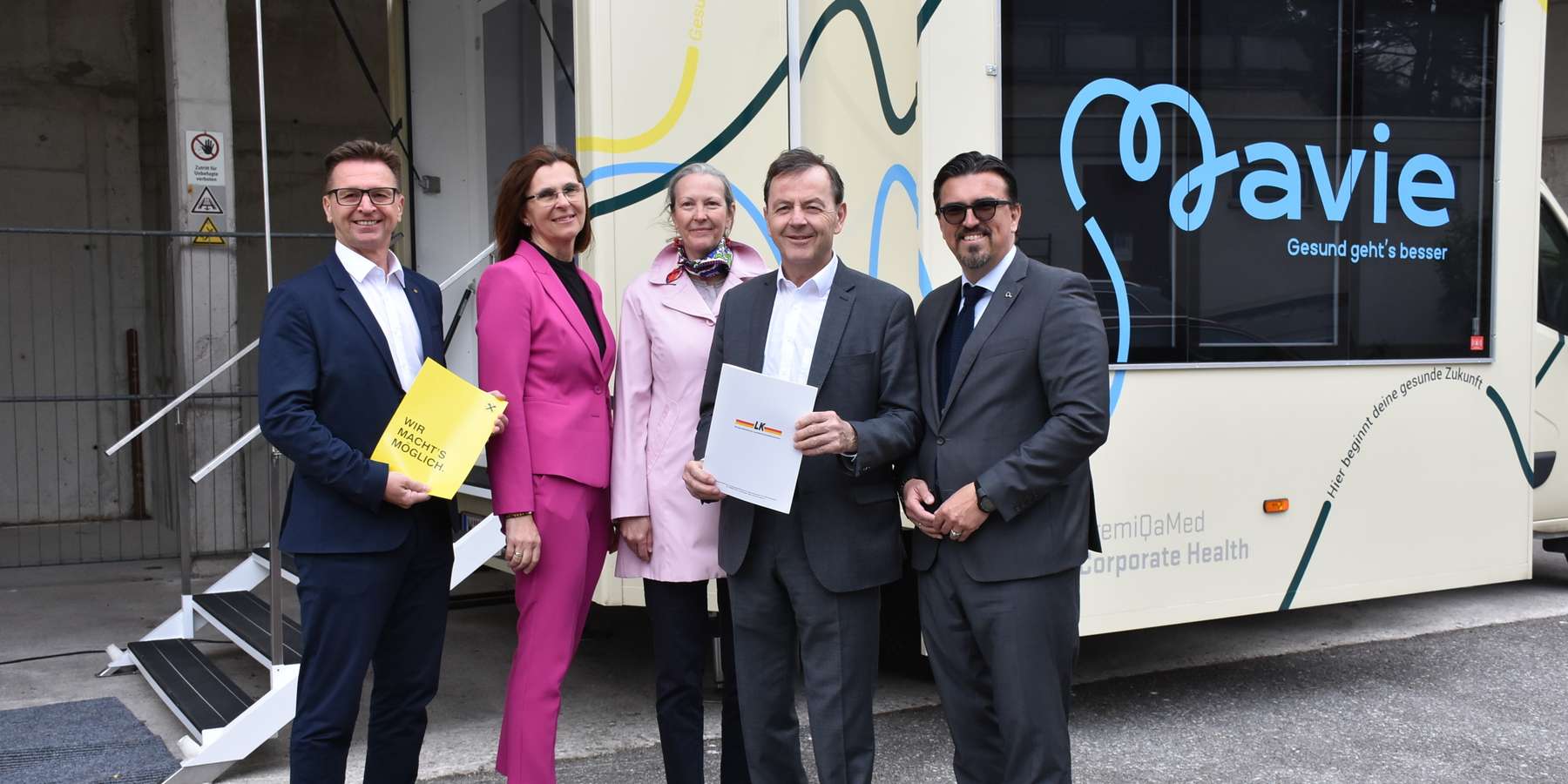 Gesundheits-Check vor der Bürotür.jpg © Hettlinger/LK Burgenland Gesundheits-Check vor der Bürotür.jpg © Hettlinger/LK Burgenland