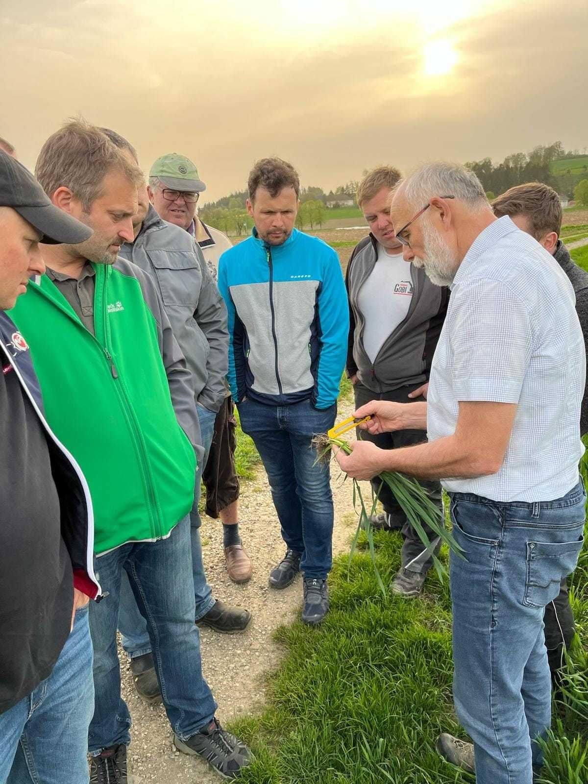 Nächste Frühjahrsfeldbegehung der Arbeitskreise Boden.Wasser.Schutz in Neuhofen an der Krems mit vielen aktuellen  Informationen von DI Hubert Köppl und Alexander Schmid. Danke für das große Interesse! © BWSB