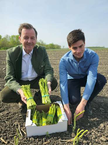 PK_Spargel_Berlakovich_Graf_Halbturn.jpg © Tesch-Wessely/LK Burgenland PK_Spargel_Berlakovich_Graf_Halbturn.jpg © Tesch-Wessely/LK Burgenland