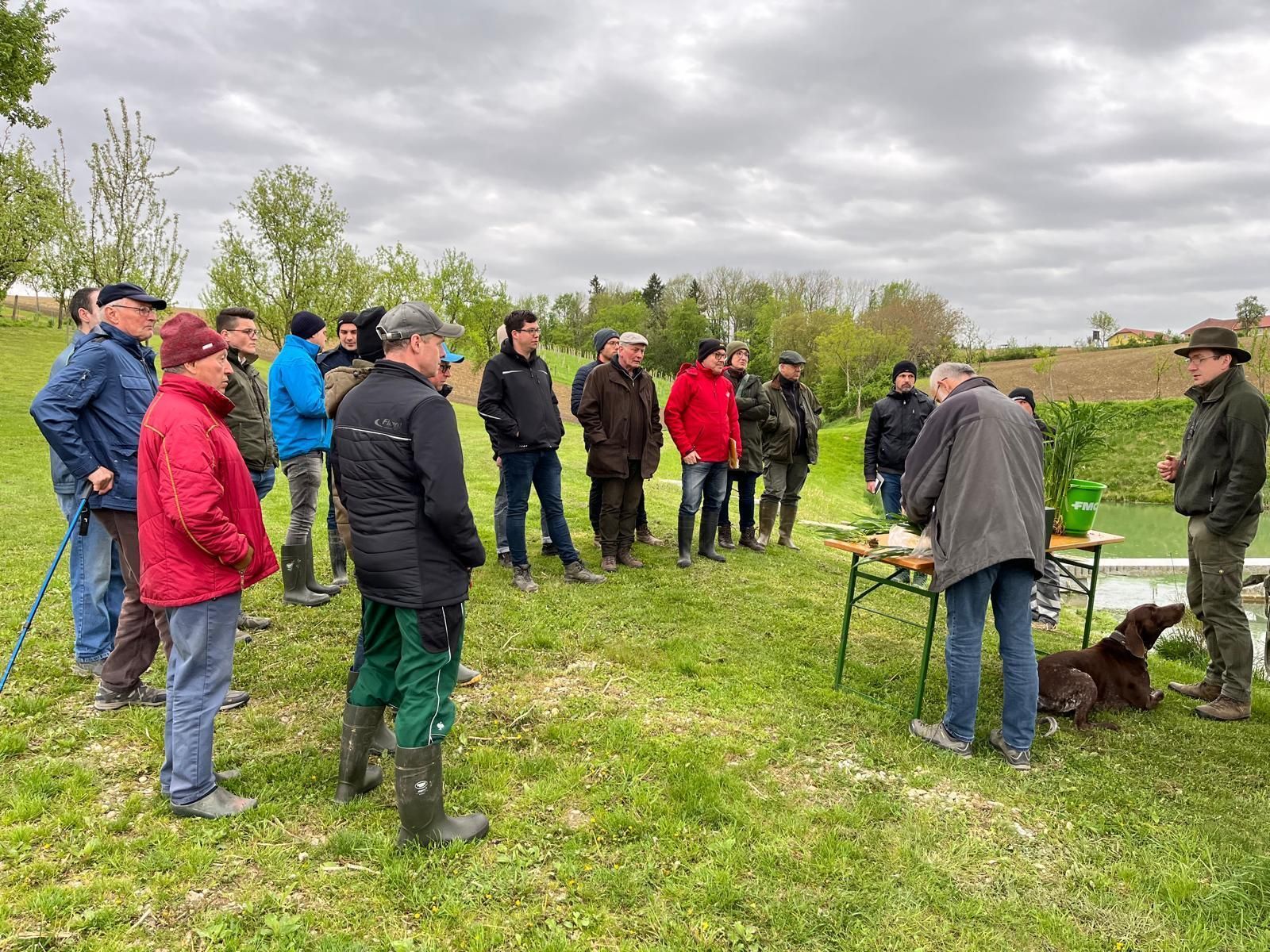 Auch in Ansfelden stand heute bei spätwinterlichen Temperaturen eine Feldbegehung der Arbeitskreise Boden.Wasser.Schutz zum Thema "grundwasserschonende Kulturführung im Frühjahr" mit Hubert Köppl, Erich Hamberger, Alexander Schmid und Gregor Lehner auf dem Programm. DANKE für die neuen Eindrücke und für die vielen Diskussionen! © BWSB