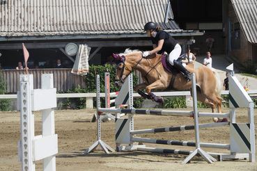 Fenja mit Anna Maria LM Springen 2023a.jpg © Andreas Zettl