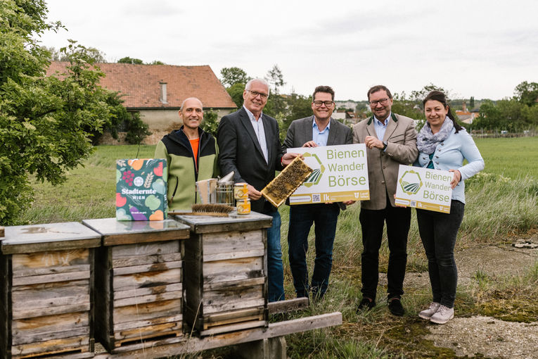 Bienenwanderbörse.jpg © Theresa Wey Bienenwanderbörse.jpg © Theresa Wey